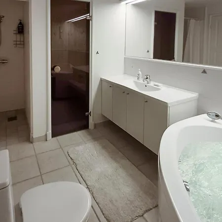 2 Bedroom Stunning In *