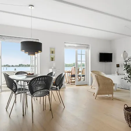 2 Bedroom Stunning In Grsten *